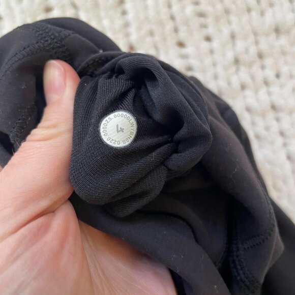 Wunder Train Black High Rise Short 8" - Size 4 - Picture 4 of 4